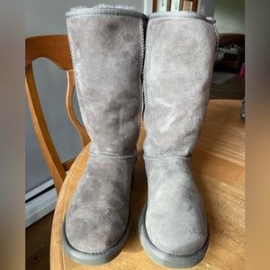 Grey Classic Ugg boots size 6